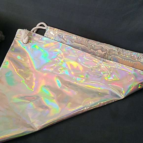 💚 3•$30 💚 Silver Holographic Bag with drawstring - Picture 4 of 5